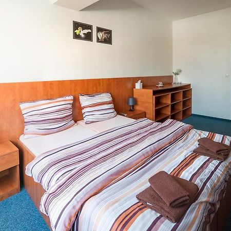 Cerny Andel Hotel Most Buitenkant foto